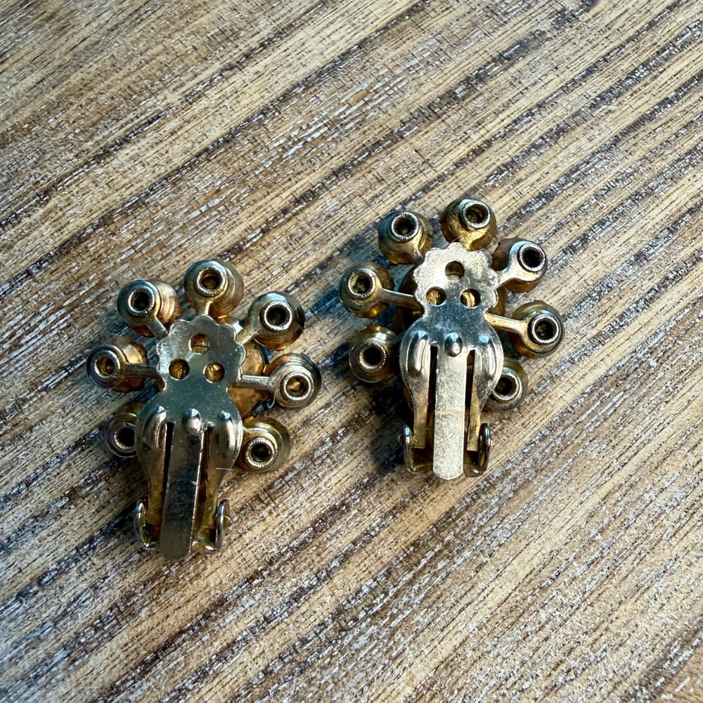 Vintage Clip On Flower Blue Crystal Earrings - Picture 2 of 2